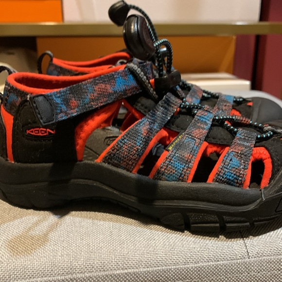 Keen Sandal Size 12 - Picture 3 of 5